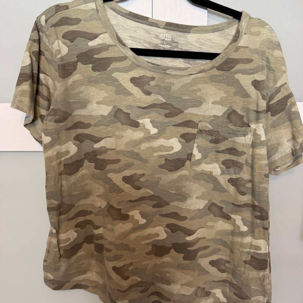 a.n.a A New Approach Camo Pocket T-Shirt Women’s Large Green Brown